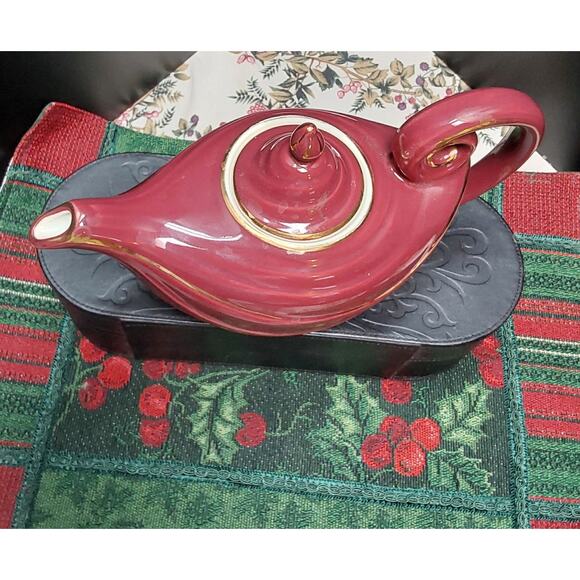 Vintage Aladdin Teapot Burgandy by Hall China gold trim - Picture 2 of 4